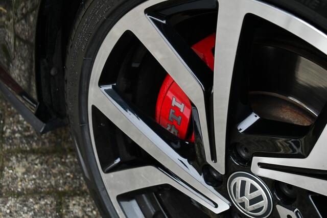 Volkswagen GOLF 2.0 TSI GTI Performance Pano ACC 19inch Keyless Alcantara