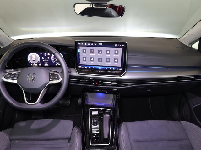 Volkswagen GOLF 1.5 eHybrid Style Edition 204PK PHEV | Navigatie | Matrix koplampen | 18"LM velgen | Head up Display |