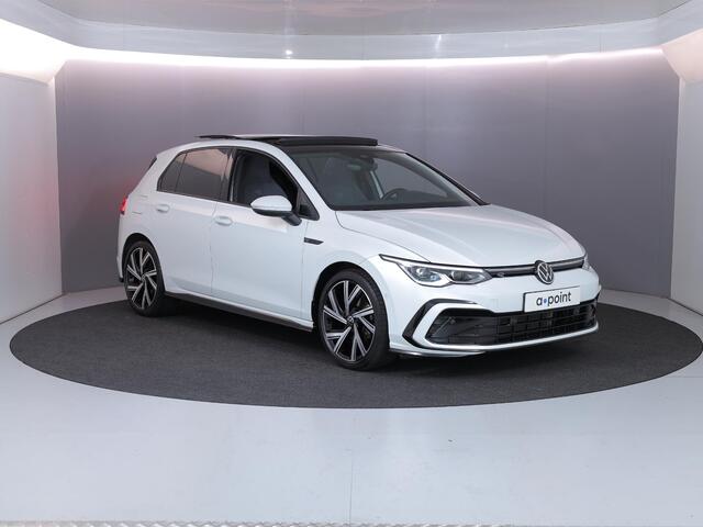 Volkswagen GOLF 1.5 eTSI R-Line 150 pk Automaat (DSG) | Navigatie | Panoramadak | Parkeersensoren (Park assist) | Achteruitrijcamera | Stoelverwarming | R-Line |