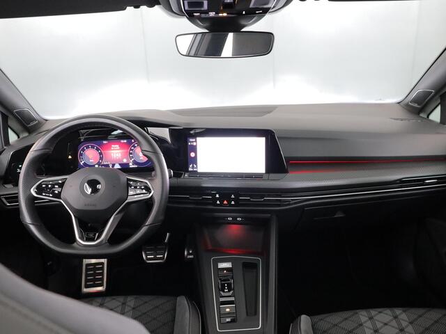 Volkswagen GOLF 1.5 eTSI R-Line 150 pk Automaat (DSG) | Navigatie | Panoramadak | Parkeersensoren (Park assist) | Achteruitrijcamera | Stoelverwarming | R-Line |