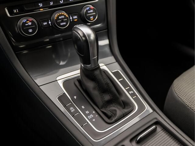 Volkswagen GOLF Variant 1.0 TSI Sportline 116Pk Automaat (GROOT NAVI, APPLE CARPLAY, CLIMATE, ADAPT. CRUISE, LM VELGEN, NIEUWE APK, NIEUWSTAAT)