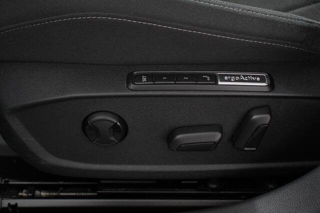 Volkswagen GOLF 1.0 eTSI Variant Style DSG Navigatie | Climate Control | Adaptive Cruise Control | Lane Assist | Privacy Glass | Stoel/Stuurverwarming | LED | PDC V+A | Camera | Electrisch bedienbare Achterklep