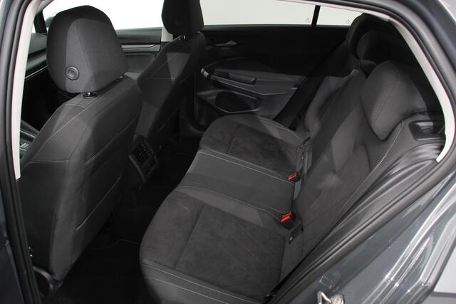 Volkswagen GOLF 1.5 eTSI DSG Style 150Pk | Panoramadak | Navigatie | Digitale Cockpit | Adaptive Cruise Control | Lane/Side/Travel Assist | LED Matrix | Camera |