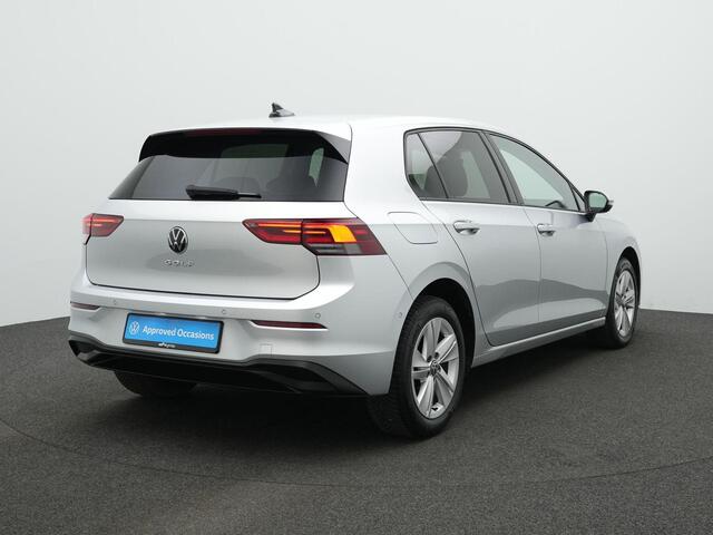 Volkswagen GOLF 1.0 TSI 110 pk Life Business | Geheugen-/massagestoel | Stuur-/stoelverwarming | Achteruitrijcamera | Adaptive Cruise | Navigatie