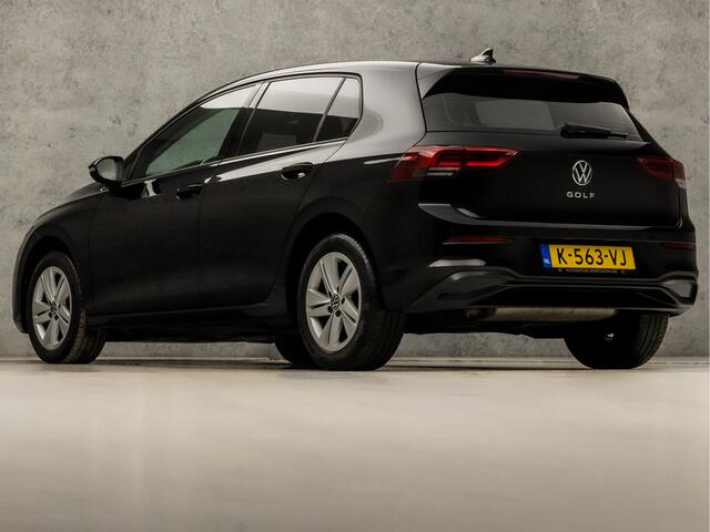 Volkswagen GOLF 1.0 TSI Sport (APPLE CARPLAY, GROOT NAVI, SFEERVERLICHTING, KEYLESS, PARKEERSENSOREN, SPORTSTOELEN, LM VELGEN, GETINT GLAS, NIEUWSTAAT)