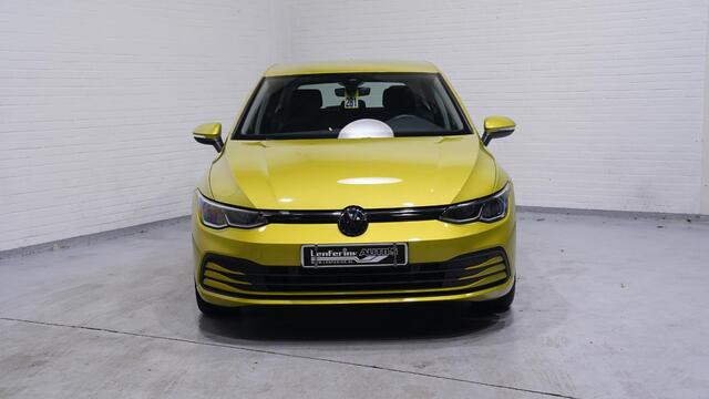 Volkswagen GOLF 1.5 eTSI Life Business Stoel-en stuurverwarming Memory Apple Carplay PDC v+a