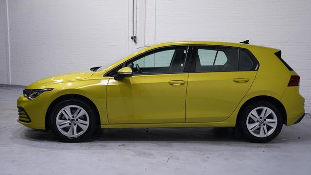 Volkswagen GOLF 1.5 eTSI Life Business Stoel-en stuurverwarming Memory Apple Carplay PDC v+a