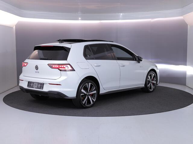 Volkswagen GOLF 1.5 eHybrid GTE 272 pk Automaat (DSG) | Verlengde garantie | Navigatie | Panoramadak | Trekhaak (wegklapbaar) | Parkeersensoren (Park assist) | Rondomzicht camera | Stoelverwarming |