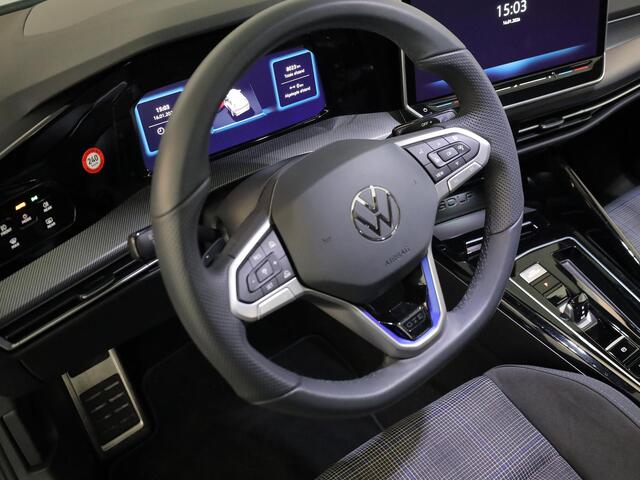 Volkswagen GOLF 1.5 eHybrid GTE 272 pk Automaat (DSG) | Verlengde garantie | Navigatie | Panoramadak | Trekhaak (wegklapbaar) | Parkeersensoren (Park assist) | Rondomzicht camera | Stoelverwarming |