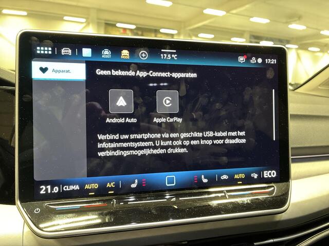 Volkswagen GOLF 1.5 eHybrid Life Edition · Apple/Android Car Play · Camera · Stoel-&Stuurverwarming · 18'' Inch · Garantie t/m 16-06-2029 of 100.000km