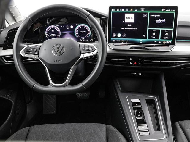 Volkswagen GOLF 1.5 204pk eHybrid DSG Life Edition · Camera · Apple/Android Car Play · P-Sensoren · Keyless · 18'' Inch · Garantie t/m 27-05-2029 of 100.000km