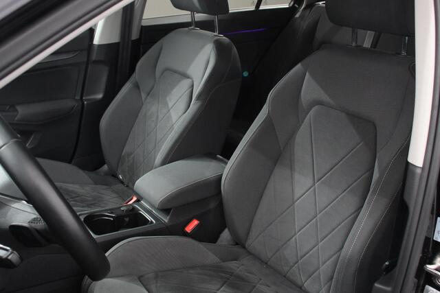 Volkswagen GOLF Variant 1.5 eTSI 150pk DSG Style | Navigatie | Apple Carplay/Android Auto | Lane Assist | Dodehoek Assistent | Head-up Display |Park Assist | Parkeersensoren | Camera | Stuur- en stoelverwarming | Keyless Entry/Start | LED-verlichting voor