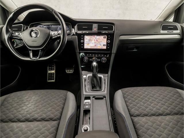 Volkswagen GOLF 1.5 TSI Sportline 150Pk Automaat (VIRTUAL COCKPIT, APPLE CARPLAY, DYNAMISCHE KNIPPERLICHTEN, KEYLESS, STOELVERWARMING, LED KOPLAMPEN, CAMERA, GETINT GLAS, ADAPTIVE CRUISE, NIEUWSTAAT)
