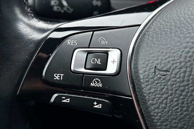 Volkswagen GOLF 1.0 TSI Trendline NAVI CLIMA PDC 17" 99325KM!