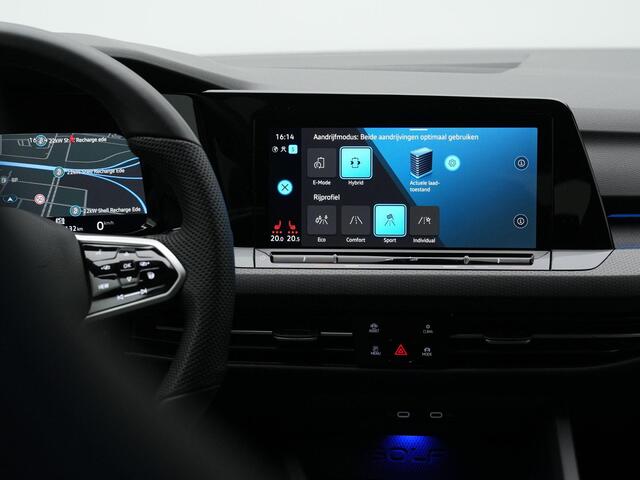 Volkswagen GOLF 1.4 eHybrid 245 pk DSG GTE | IQ Light | Head-up display | Stuur-/stoelverwarming | Achteruitrijcamera | Adaptive Cruise