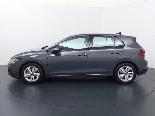 Volkswagen GOLF 1.0 TSI Life | 110 PK | Achteruitrijcamera | Navigatiesysteem | Adaptive cruise control |