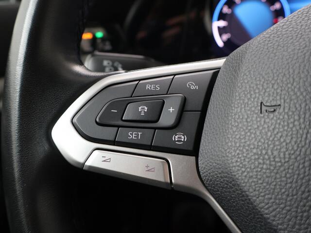 Volkswagen GOLF 1.0 TSI Life | 110 PK | Achteruitrijcamera | Navigatiesysteem | Adaptive cruise control |