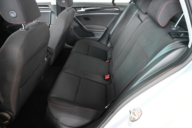 Volkswagen GOLF 1.5 TSI Highline Business R Automaat Apple CarPlay Navigatie Panormadak Stoelverwarming Virtual Cockpit Inruil Mogelijk!