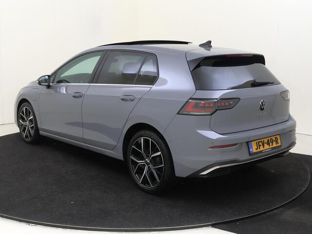 Volkswagen GOLF 1.5 eHybrid Style Edition | Panorama schuif/ kanteldak | LED Matrix | 360 Camera | Stoel & Stuurverwarming