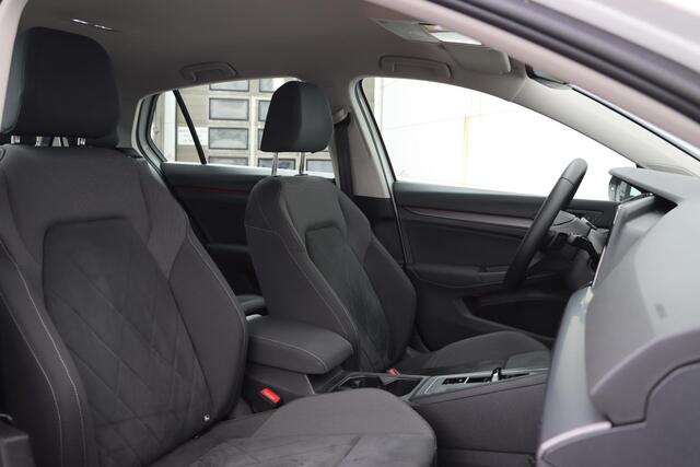 Volkswagen GOLF 1.4 eHybrid Style 204pk DSG6 | Memory/massagestoelen | Stuur/Stoelverwarming | Navigatie | Carplay