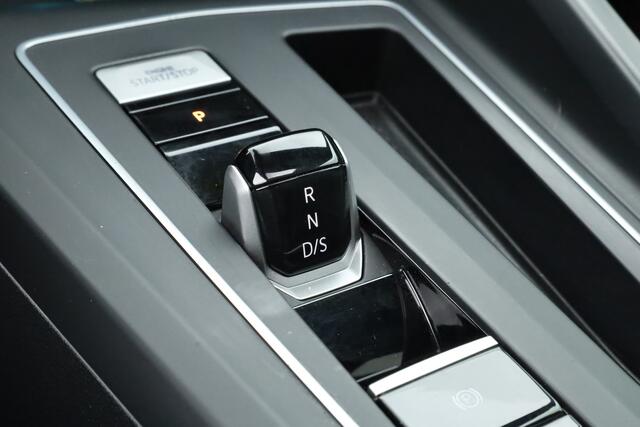 Volkswagen GOLF 1.5 eTSI R-Line DSG | Pano | Harman Kardon | Stoel- Stuurverw. | Apple CarPlay | IQ. Light | Adapt. Cruise