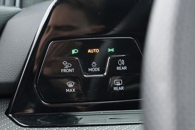 Volkswagen GOLF 1.5 eTSI R-Line DSG | Pano | Harman Kardon | Stoel- Stuurverw. | Apple CarPlay | IQ. Light | Adapt. Cruise