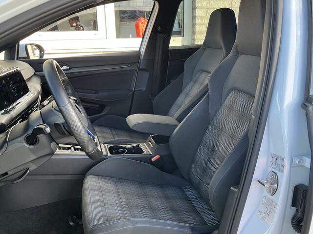 Volkswagen GOLF 1.4 eHybrid GTE / AUTOMAAT/ PARKEER SENSOREN V+A/ ACC/ APP-CONNECT/ RIJ-MODI/ DIGITAL DASH/ DAB/ NAVI/ LED/ LANE-ASSIST/ ISOFIX/ 18'' LMV