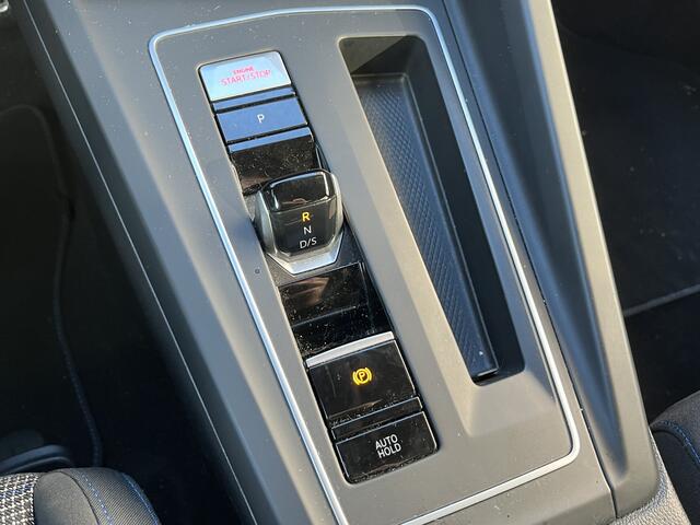 Volkswagen GOLF 1.4 eHybrid GTE / AUTOMAAT/ PARKEER SENSOREN V+A/ ACC/ APP-CONNECT/ RIJ-MODI/ DIGITAL DASH/ DAB/ NAVI/ LED/ LANE-ASSIST/ ISOFIX/ 18'' LMV