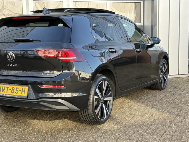 Volkswagen GOLF 1.5 eHybrid Life Edition | Pano | LED | Camera | Parkeer sensoren |