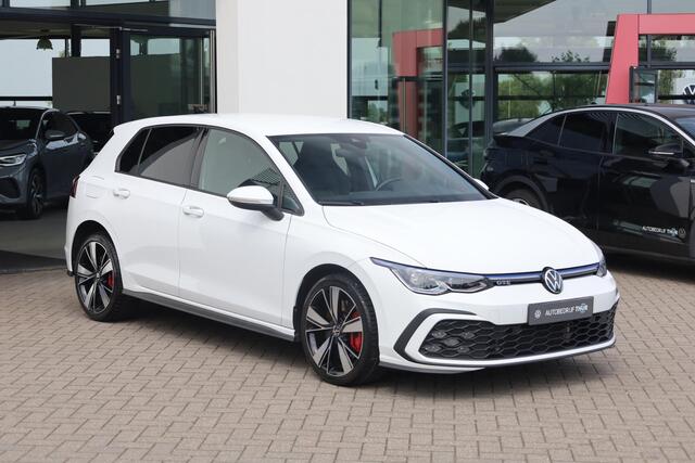 Volkswagen GOLF 1.4 eHybrid GTE 245PK / 180kW LED Matrix IQ.Lights, achteruitrijcamera, 3-zone climatronic, draadloos telefoon laden, voorstoelen + stuurwiel verwarmbaar, Apple Carplay & Android Auto, instelbare rijprofielen (Driving Profiles), full map navigatie, adapti