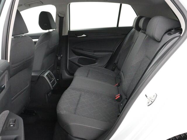 Volkswagen GOLF 1.0 TSI Life | Carplay | Sfeerverlichting | Adaptive cruise | Navigatie | Parkeerhulp | Climate control | Full LED | Bluetooth