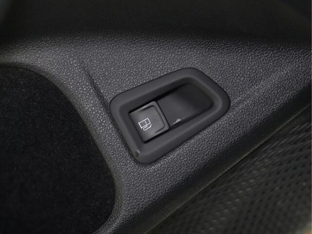 Volkswagen GOLF 1.5 eHybrid 204pk Life Edition Trekhaak, Apple Carplay, 17'' Lichtmetalen velgen