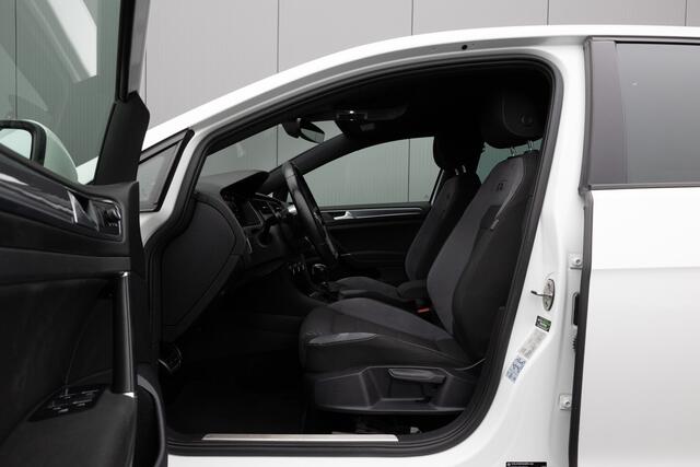 Volkswagen GOLF 1.5 TSI Highline | 2X R-LINE | CAMERA | 19 INCH | STOELVERWARMING |