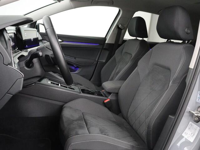 Volkswagen GOLF 1.4 eHybrid Style | Head-Up | Stoelverwarming | Trekhaak | Sfeerverlichting | Massage | Camera | Keyless | Matrix LED | Carplay | Adaptive cruise | Memory | Climate control | PHEV | Plug In