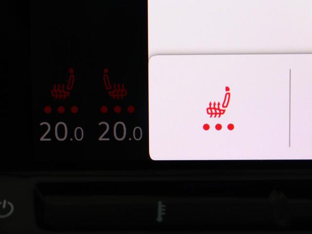 Volkswagen GOLF 1.4 eHybrid Style | Head-Up | Stoelverwarming | Trekhaak | Sfeerverlichting | Massage | Camera | Keyless | Matrix LED | Carplay | Adaptive cruise | Memory | Climate control | PHEV | Plug In