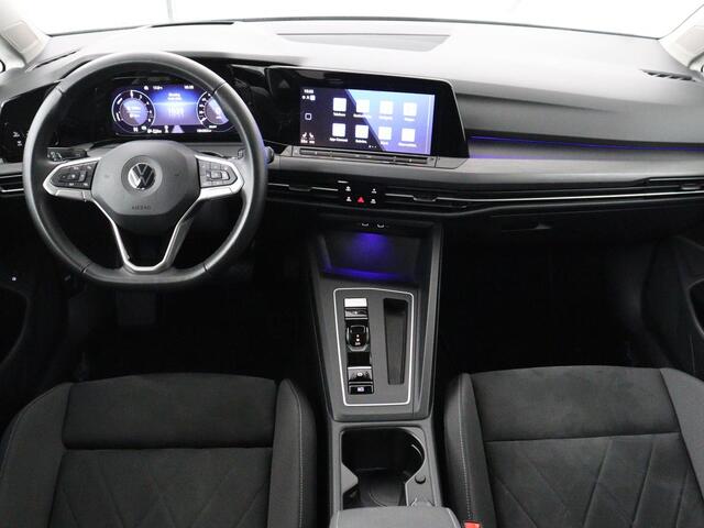 Volkswagen GOLF 1.4 eHybrid Style | Head-Up | Stoelverwarming | Trekhaak | Sfeerverlichting | Massage | Camera | Keyless | Matrix LED | Carplay | Adaptive cruise | Memory | Climate control | PHEV | Plug In