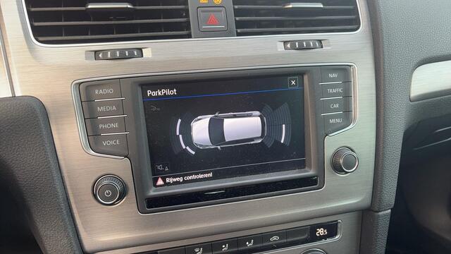 Volkswagen GOLF 1.0 TSI Connected Series NAVI / CLIMA / CARPLAY / PDC / BLUETOOTH / CRUISE / DAB+ / ZEER NETJES! / NL-AUTO