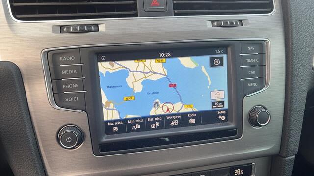 Volkswagen GOLF 1.0 TSI Connected Series NAVI / CLIMA / CARPLAY / PDC / BLUETOOTH / CRUISE / DAB+ / ZEER NETJES! / NL-AUTO