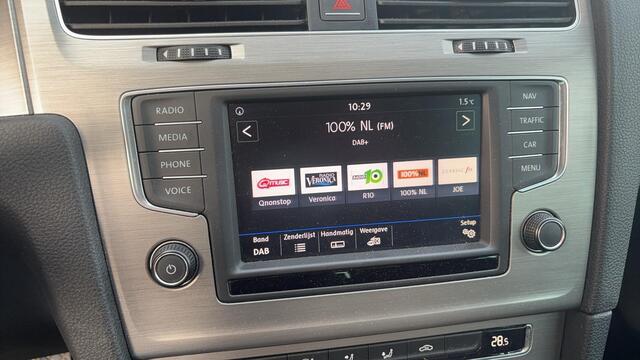 Volkswagen GOLF 1.0 TSI Connected Series NAVI / CLIMA / CARPLAY / PDC / BLUETOOTH / CRUISE / DAB+ / ZEER NETJES! / NL-AUTO