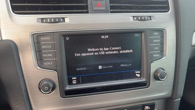 Volkswagen GOLF 1.0 TSI Connected Series NAVI / CLIMA / CARPLAY / PDC / BLUETOOTH / CRUISE / DAB+ / ZEER NETJES! / NL-AUTO