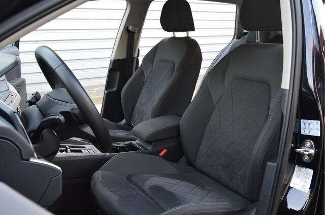 Volkswagen GOLF Variant 1.0 eTSI Life Business O.a: Stoelverw, Stuurverw, Camera, PDC, Carplay, Etc. All-in prijs!