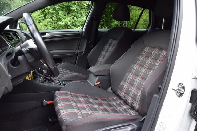 Volkswagen GOLF 2.0 TSI 245PK GTI Performance Executive DSG Automaat | GEEN IMPORT | BOVAG Garantie | Virtual Cockpit | Full LED | Adaptive Cruise Control | Flippers | PDC Voor&Achter |