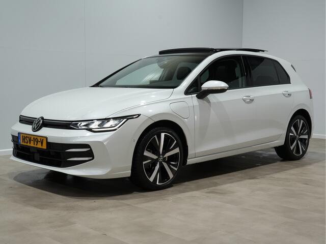 Volkswagen GOLF 1.5 eHybrid 2045pk Life Edition Panorama Ergo Camera 18"velgen Privacy glass 144