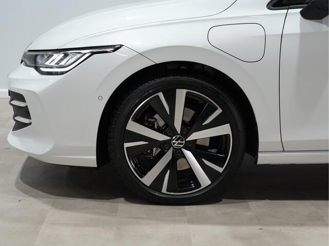 Volkswagen GOLF 1.5 eHybrid 2045pk Life Edition Panorama Ergo Camera 18"velgen Privacy glass 144