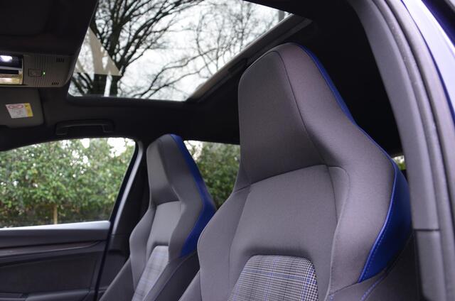 Volkswagen GOLF 1.4 eHybrid GTE Automaat/Navi/Led/Pdc/Ecc/Stoel & stuurverwarming/Virtual Cockpit/Achteruitrijcamera/Cr-Control adaptief/Panoramadak/Trekhaak