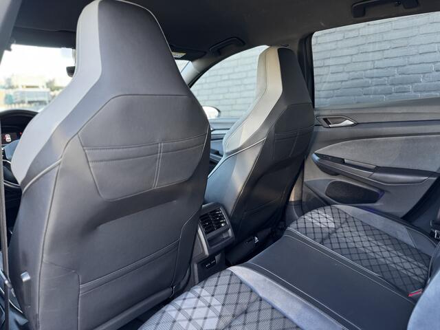 Volkswagen GOLF 1.5 eTSI 150PK 3 x R-Line | ACC | Climate | Navi | Carplay | Sfeerverl. | ¤19.900,- Incl. BTW