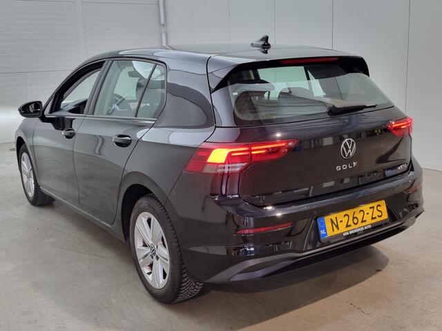 Volkswagen GOLF 1.0 eTSI Life | Navi | Clima | PDC |*