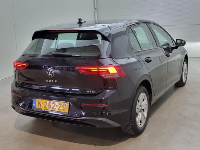 Volkswagen GOLF 1.0 eTSI Life | Navi | Clima | PDC |*