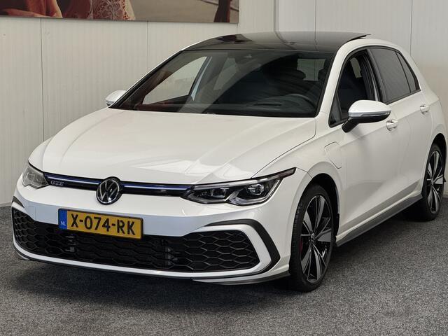 Volkswagen GOLF 1.4 eHYBRID GTE PANORAMADAK DCC ONDERSTEL HEAD-UP DISPLAY APPLE CARPLAY/ANDROID RIJSTROOKSENSOREN ELEK. UITKLAPBARE TREKHAAK ACHTERUITRIJCAMERA LED VERLICHTING ZEER MOOI !! 3010