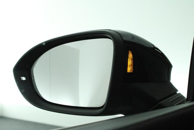 Volkswagen GOLF Variant 1.5 TSI 150pk R-Line Business+ Navigatie Camera Stoelverwarming Keyless